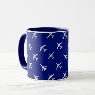 Kämpfende Flugzeug auf marineblau Tasse