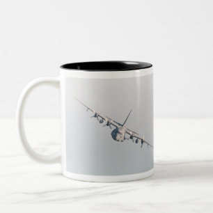 Kampfhubschrauber AC-130 Zweifarbige Tasse