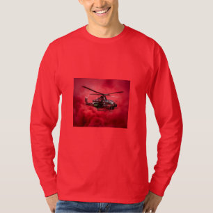 Kampfhubschrauber fliegt über massive Flammen T-Shirt
