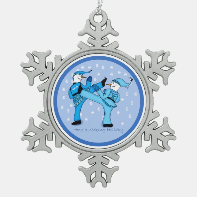 Kampfkunst-Schneemänner für Weihnachtsverzierung Schneeflocken Zinn-Ornament (Vorderseite)