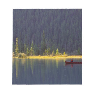 Kanada, Alberta, Baniff Nationalpark. Zwei Jungen Notizblock