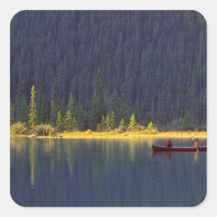 Kanada, Alberta, Baniff-Nationalpark. Zwei Jungen Quadratischer Aufkleber