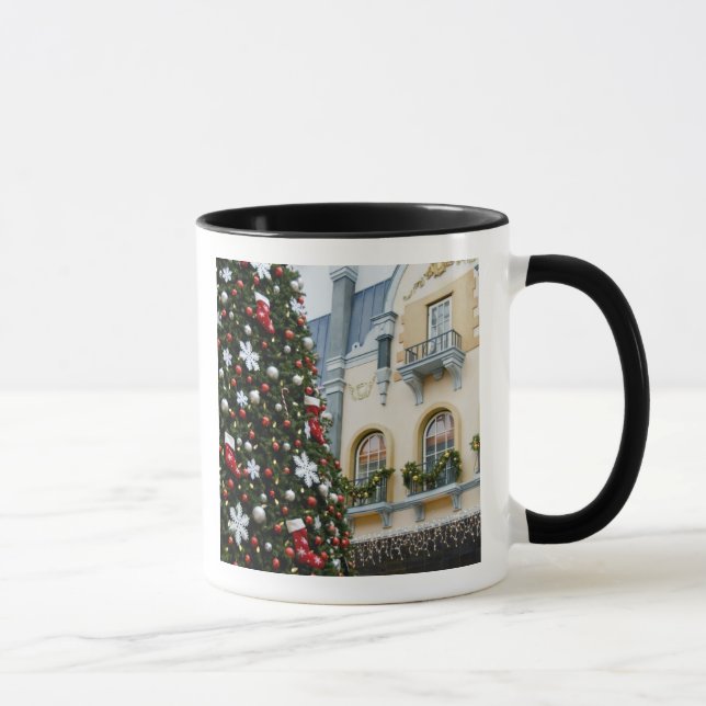 Kanada, Alberta, Edmonton. Westedmonton-Mall Tasse (Rechts)