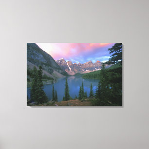 Kanada, Alberta, Lake Moraine bei Morgendämmerung, Leinwanddruck