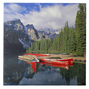 Kanada, Alberta, Moraine Lake. Die glatte Fliese