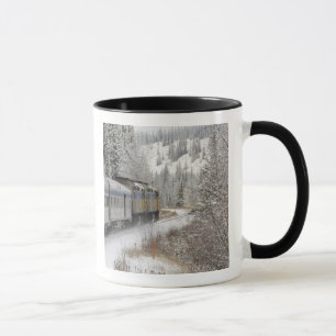 Kanada, Alberta. ÜBER Schienen-Schnee-Zug zwische Tasse
