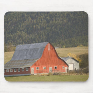 KANADA, British Columbia, Enderby. Rote Scheune / Mousepad