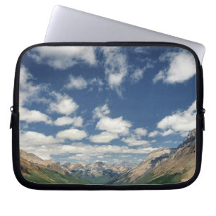 Kanada, British Columbia, Yoho NP. Puffy Wolken Laptopschutzhülle