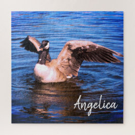 Kanada-Gans, die ihre Flügel-blaues Wasser-Natur Puzzle