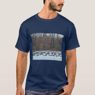 Kanada Gänse auf grünem Lane-Reservoir T-Shirt