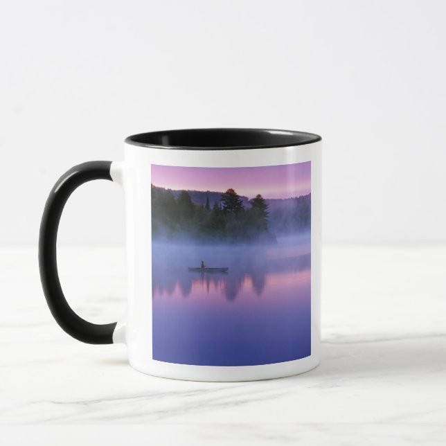 Kanada, Ontario, Algonguin Park, Kanute auf Tasse (Links)