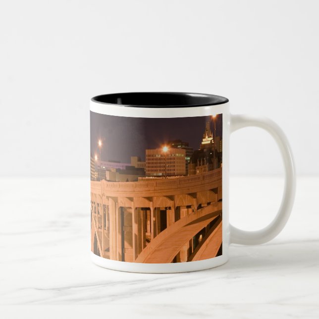 Kanada, Saskatchewan, Saskatoon:Rundweg Zweifarbige Tasse (Rechts)