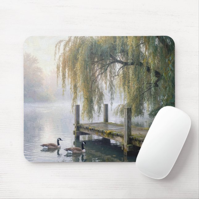 Kanadagänse auf einem nebligen See Mousepad (Mit Mouse)