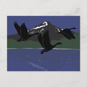 Kanadagänse fliegen über Mountain Lake Wilderness Postkarte