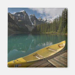 Kanadier am Steg neben dem Moraine Lake, Banff Magnet