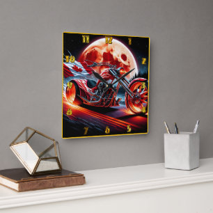 Kanadische Motorradfahrten unter einem glühenden M Quadratische Wanduhr