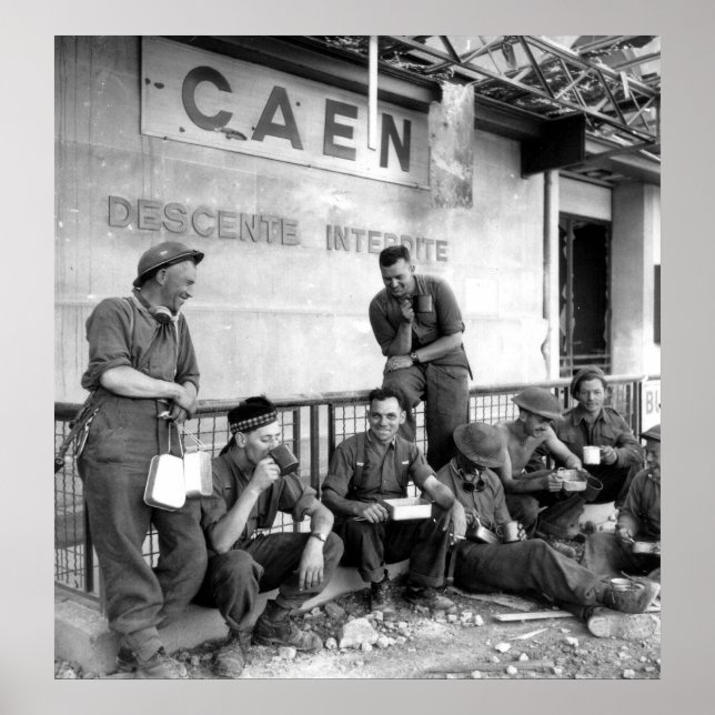 Kanadische Soldaten im Zweiten Weltkrieg in Caen-F Poster (Vorne)