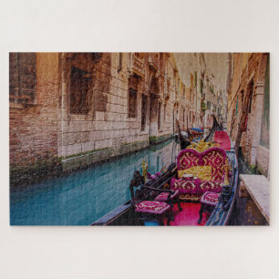 Kanal mit traditioneller Gondel in Venedig, Italie Puzzle
