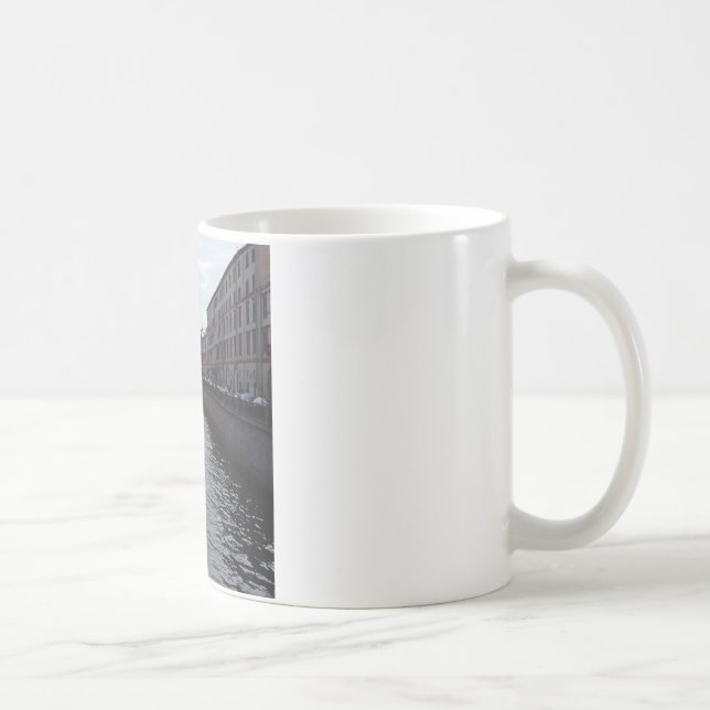 Kanal nahe der Kirche des verschütteten Bluts Tasse (Rechts)