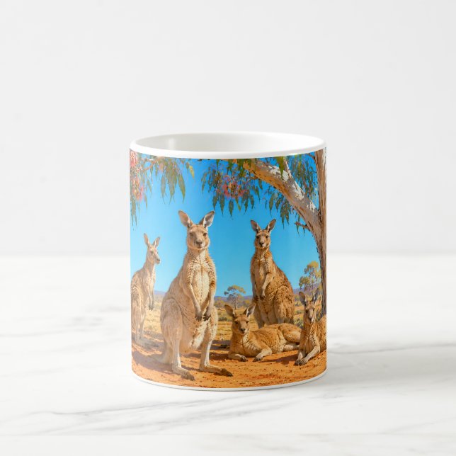 Kangaroos gather under gumtree kaffeetasse (Mittel)