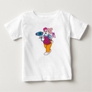 Kaninchen als Friseur mit Fön und Kamin Baby T-shirt
