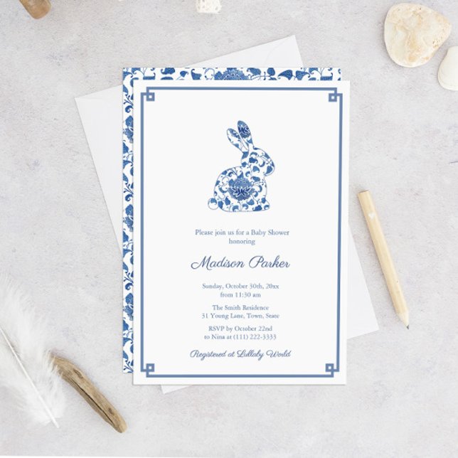 Kaninchen Chinoiserie Chic Blue and White Baby Dus Einladung (Bunny Rabbit Blue And White Chinoiserie Pattern Baby Shower Invitation)
