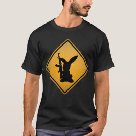 Kaninchen mit Gewehr-Warnzeichen T-Shirt