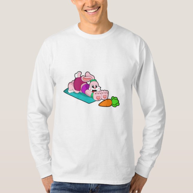 Kaninchen mit Karotte bei Yoga auf Yoga-Matte T-Shirt (Vorderseite)