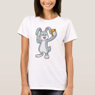 Kaninchen mit mobilem T-Shirt