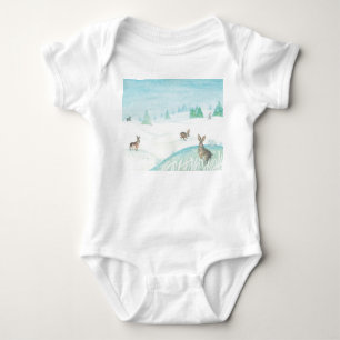 Kaninchen sitzen und im Schnee springen Baby Strampler