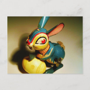 Kaninchen Spielzeug und Ostergelbe Ei Feiertagspostkarte