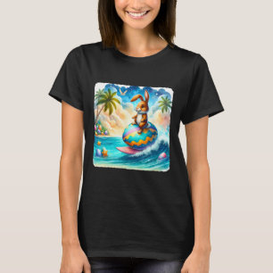 Kaninchen surft auf riesigem Osterartikel im Meer. T-Shirt