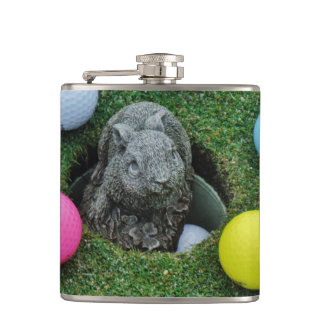 Kaninchen und farbige Golfbälle Flachmann
