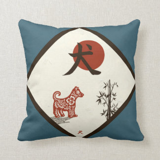 Kanji-Hund auf Blau Kissen