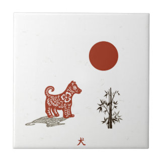 Kanji-Hund auf Weiß Fliese