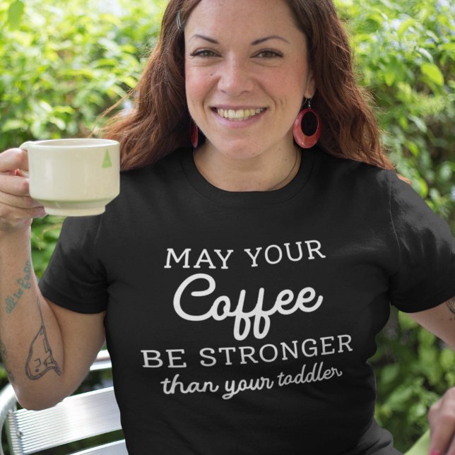 Kann dein Kaffee stärker sein als dein Kleinkind? T-Shirt (Von Creator hochgeladen)