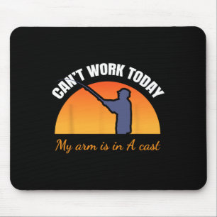 Kann heute nicht arbeiten Mein Arm ist in einem Gi Mousepad