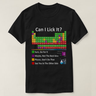 Kann ich es an einem sonnigen, regelmäßigen Tisch T-Shirt