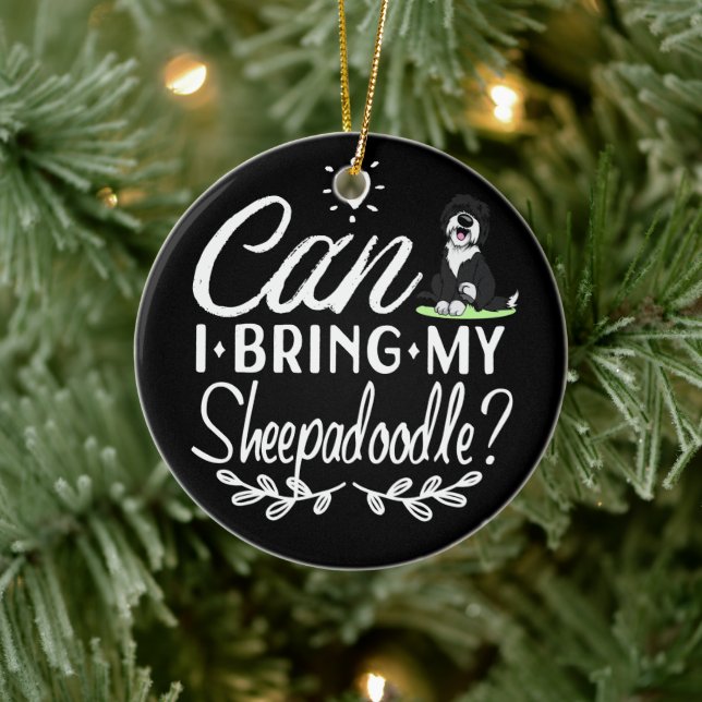 Kann ich meine Sheepadoodle mitbringen? Keramik Ornament (Baum)
