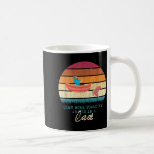 Kann nicht arbeiten, Arm ist in Gips funny fishing Kaffeetasse