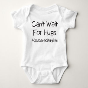 Kann nicht auf Hugs #QuarantineBabyLife warten Baby Strampler