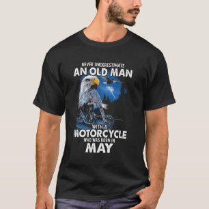Kann nie einen alten Mann mit einem Motorrad unter T-Shirt