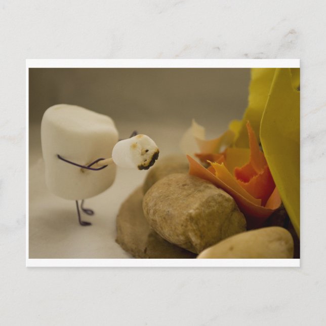 Kannibalismus ist süß - Marshmallow Toasting Postkarte (Vorderseite)