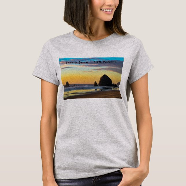 Kanonen-Strand - Heuschober-Felsen am T-Shirt (Vorderseite)