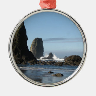 Kanonen-Strand und Heuschober-Felsen-Packpapier Ornament Aus Metall
