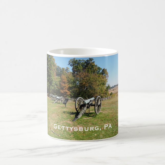 Kanonenreihe auf dem Schlachtfeld von Gettysburg Tasse (Mittel)