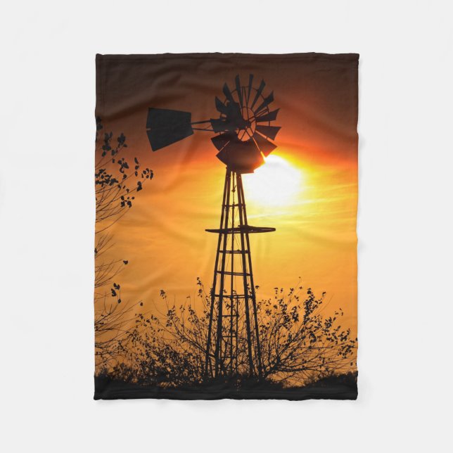 Kansas Golden Sunset mit Windmill-Silhouette Fleecedecke (Vorderseite)