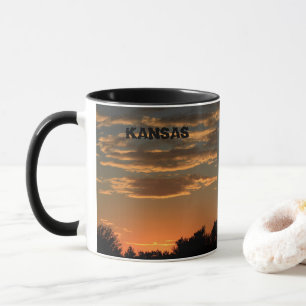 Kansas Sunset mit bunten Wolken. Tasse