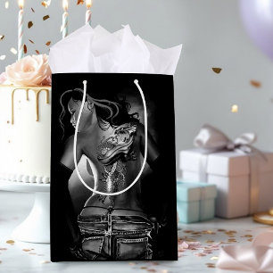 Kantige schwarze weiße tätowierte Drachenfrau Mittlere Geschenktüte