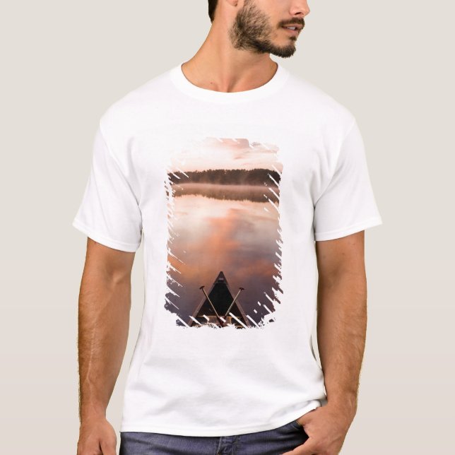 Kanu-Erholungen am Ufer des Pawtuckaway Lake T-Shirt (Vorderseite)